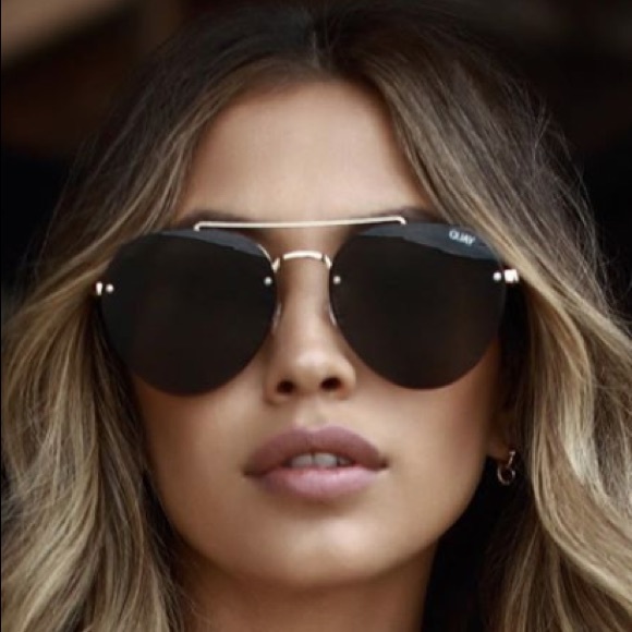 Quay Australia Accessories - NWOT Quay Somerset sunglasses in Gold/Smoke